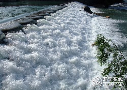 雨后的鱼鳞坝.jpg