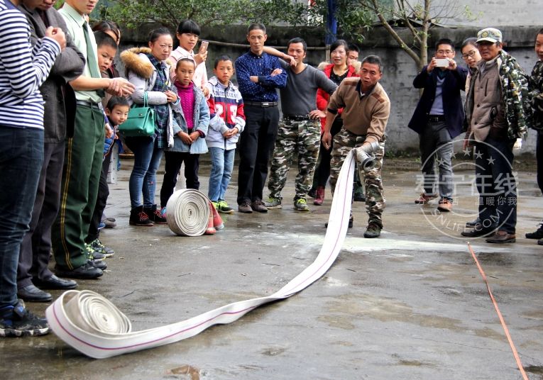 寿宁举行首界农民消防趣味运动会11.jpg