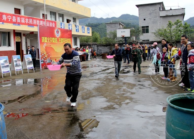 寿宁举行首界农民消防趣味运动会.jpg