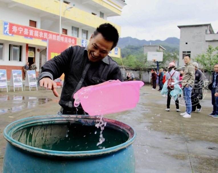 寿宁举行首界农民消防趣味运动会2.jpg