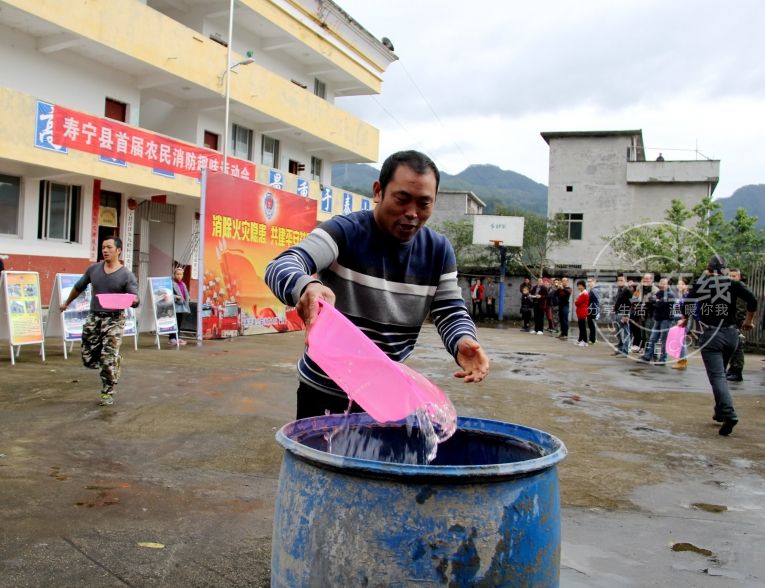 寿宁举行首界农民消防趣味运动会3.jpg