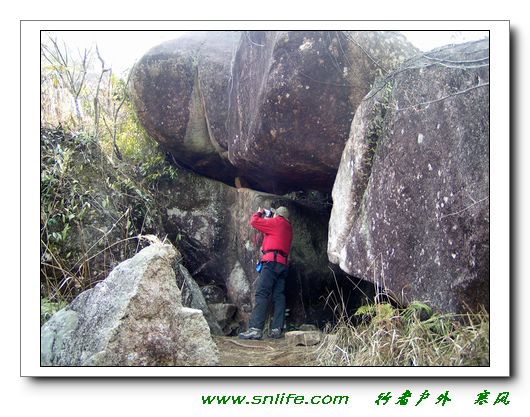 怪石凌立的金鸡山风景区